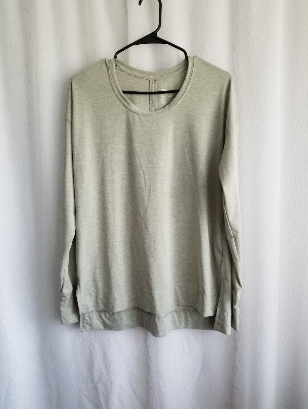 all in motion Light Sage Green Long-Sleeve Crewneck Top M